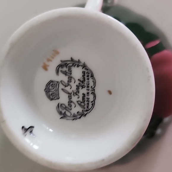 Royal Grafton Tea Cup and Saucer, Green and Gold Tea Cup and Saucer, Flower bouq - Picture 5 of 8